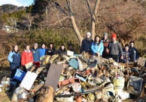 A group of Harvard students learned about JEN's clean-up efforts first-hand.