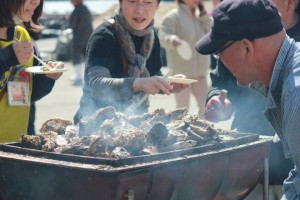 Festival visitors enjoy the steamed oysters in Ishinomaki.